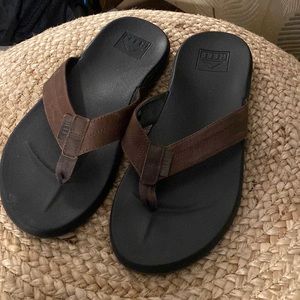 Men’s Reef flip flops, size 11